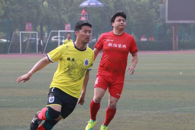 普理查德半场拿下15分，助攻表现抢眼